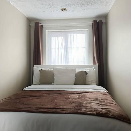 Private Guest House - Double Bedroom, En-Suite And Workspace With Private Entrance, First Floor With No Lift And No Full Kitchen Leicester Exterior foto