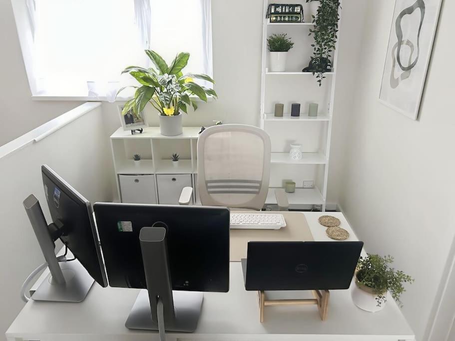 Private Guest House - Double Bedroom, En-Suite And Workspace With Private Entrance, First Floor With No Lift And No Full Kitchen Leicester Exterior foto